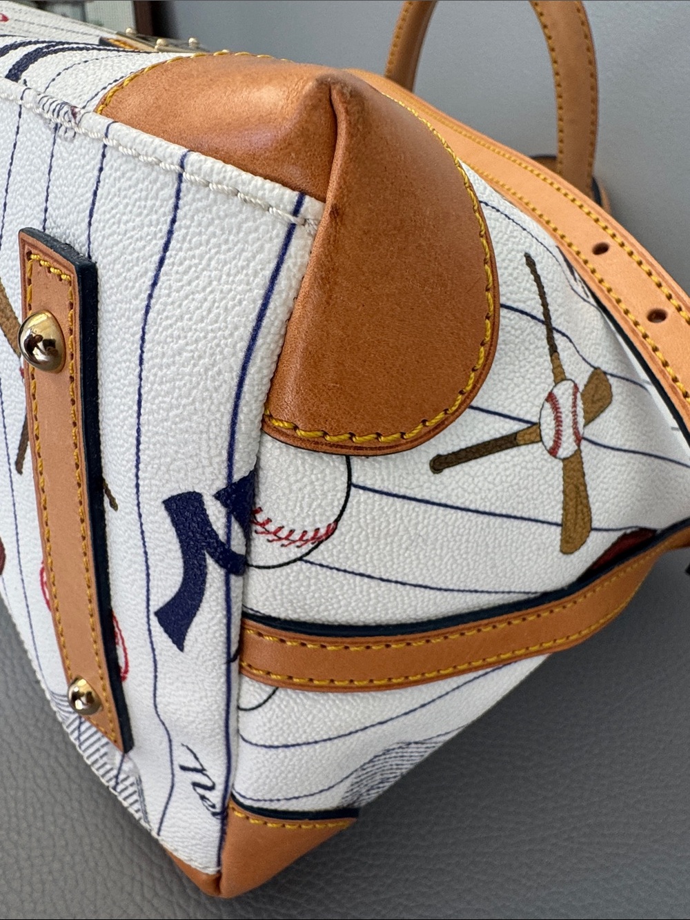 DOONEY & BOURKE NEW YORK YANKEES LEATHER WHITE & TAN PRINT SATCHEL BAG - Picture 9 of 11